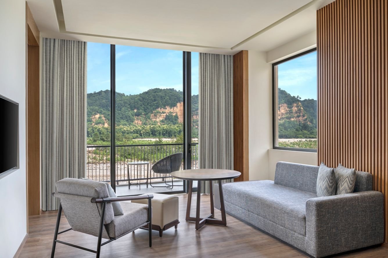 mc-delmo-executive-suite-20388_Classic-Hor